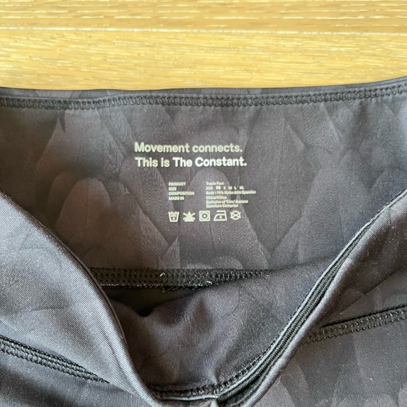 Aritzia The Constant Grey Pattern Leggings - Picture 3 of 6